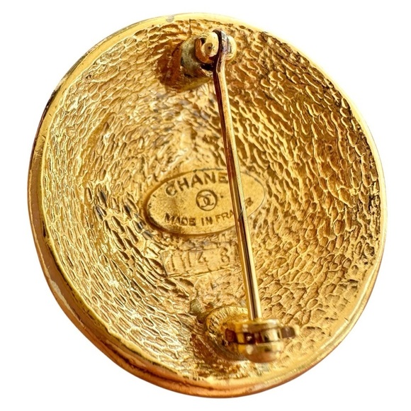 Authentic CHANEL Gold 31 Rue Cambon Round Typography Brooch Pin - Picture 3 of 10
